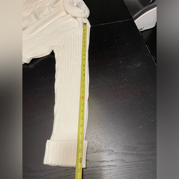 Winter White Belted Turtleneck Sweater - Large - Picture 13 of 13